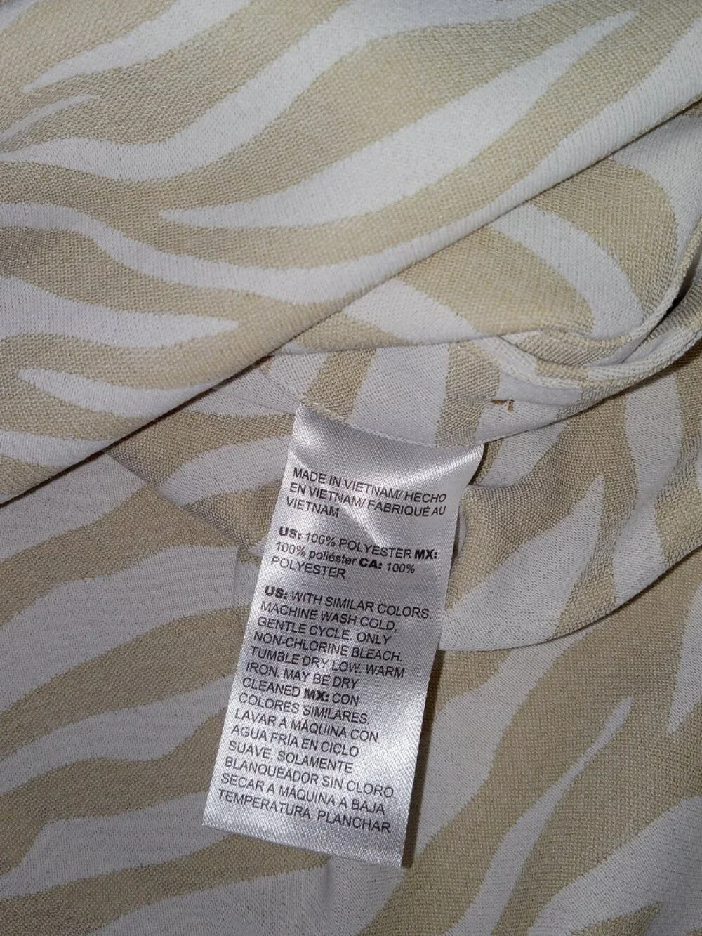 Chico’s Zebra Print Tunic Top Womens L Tan Cream Step Hem Button Detail